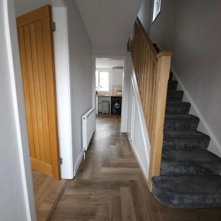 Modern 3 Bedroom Property With Free Driveway Parking By Shire Stays Shrewsbury Exterior photo