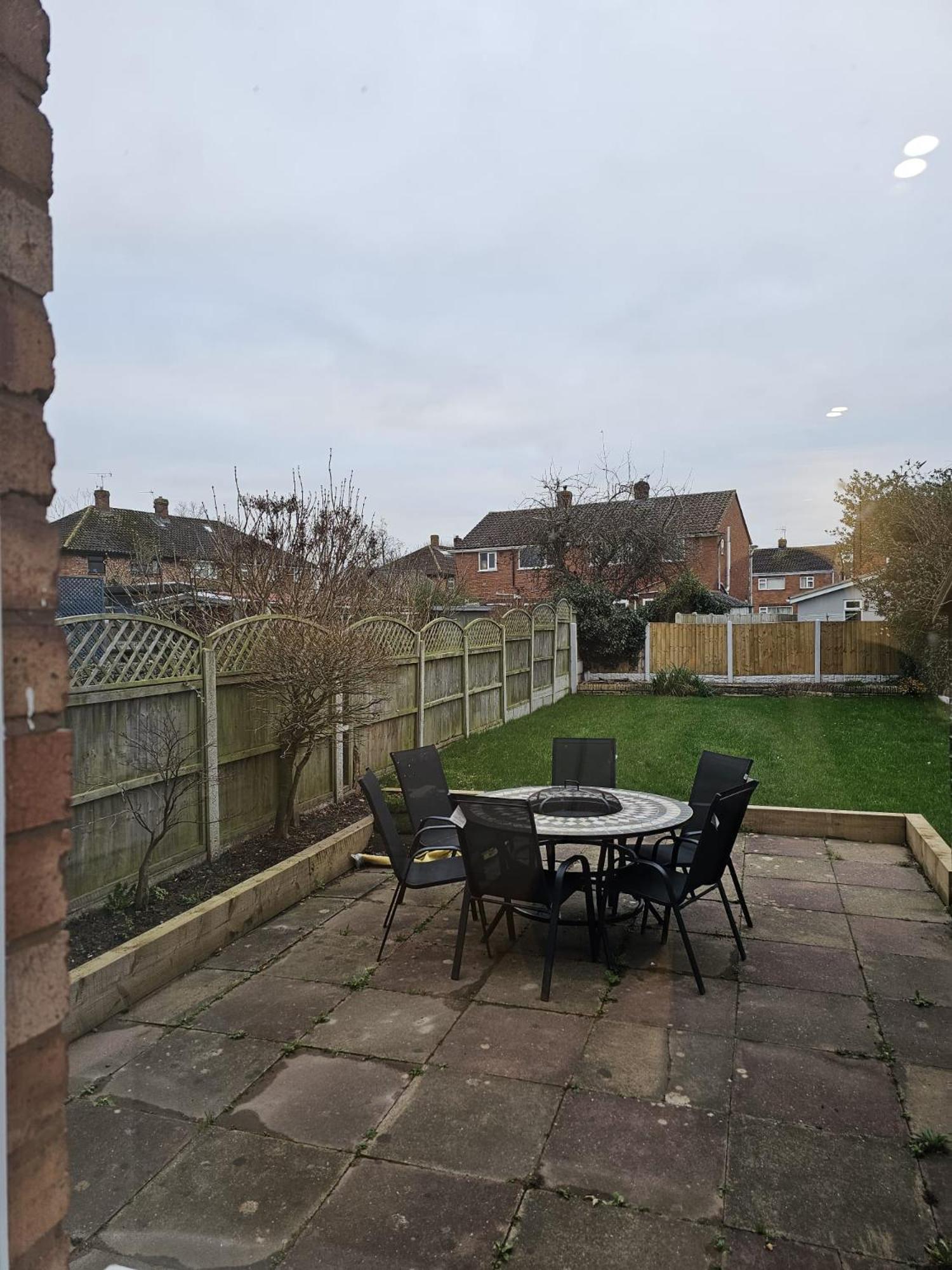 Modern 3 Bedroom Property With Free Driveway Parking By Shire Stays Shrewsbury Exterior photo